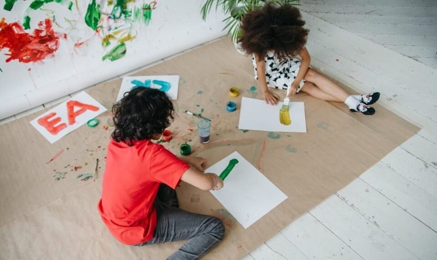 Stimuler l’expression créative à la maison à l’aide des peinture enfant