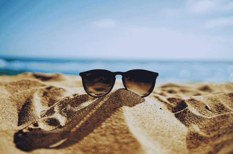 Lunettes de soleil personnalisées : l’accessoire marketing qui rayonne