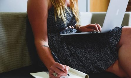 regard d'un consultant en communication