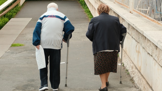 Vivre en sécurité : prévenir les chutes chez les seniors